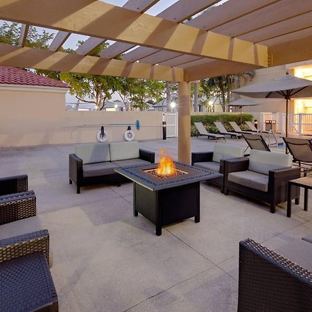 Courtyard By Marriott Fort Lauderdale North/Cypress Creek Eksteriør billede