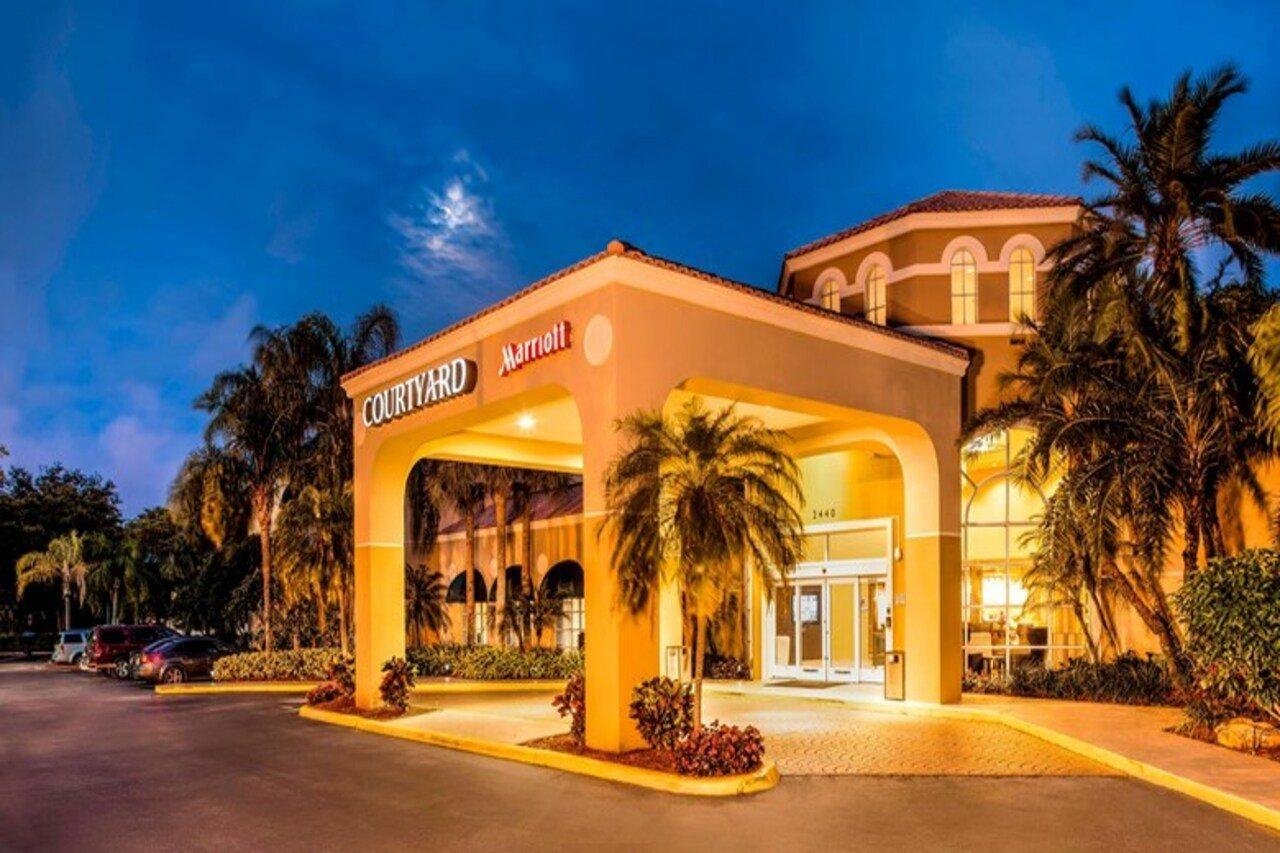 Courtyard By Marriott Fort Lauderdale North/Cypress Creek Hotel Eksteriør billede