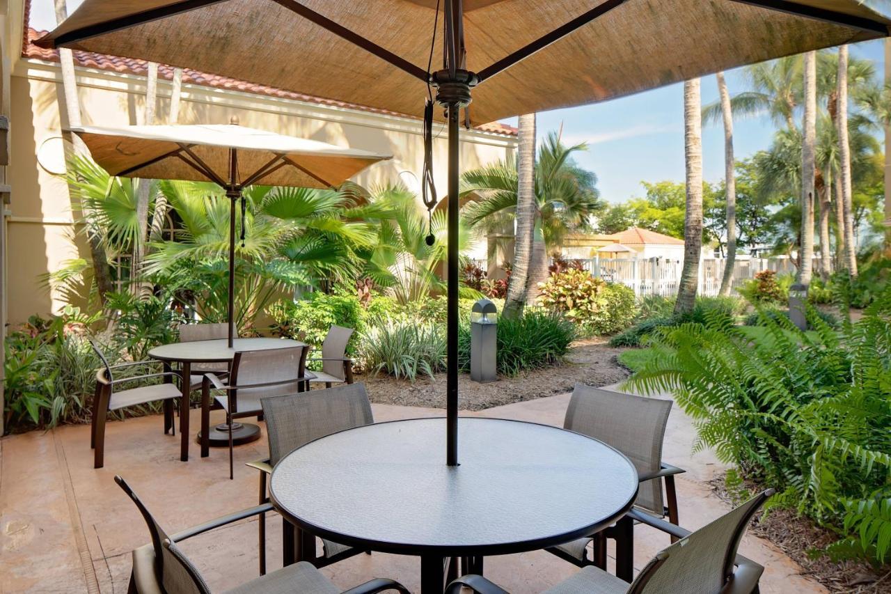 Courtyard By Marriott Fort Lauderdale North/Cypress Creek Hotel Eksteriør billede