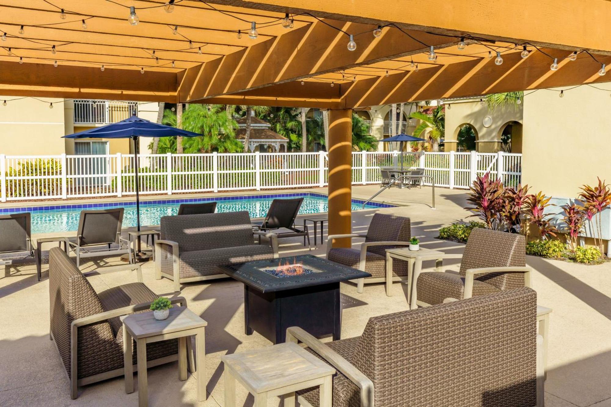 Courtyard By Marriott Fort Lauderdale North/Cypress Creek Hotel Eksteriør billede