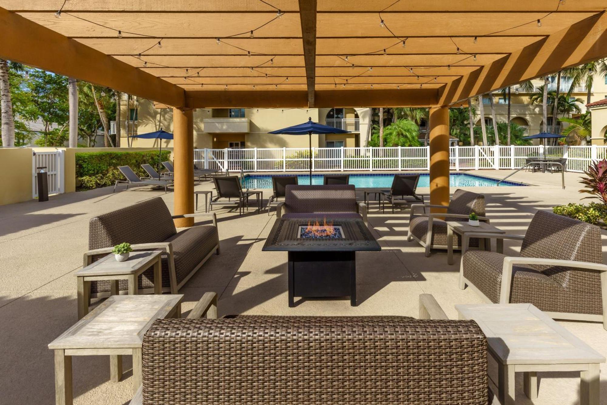 Courtyard By Marriott Fort Lauderdale North/Cypress Creek Hotel Eksteriør billede