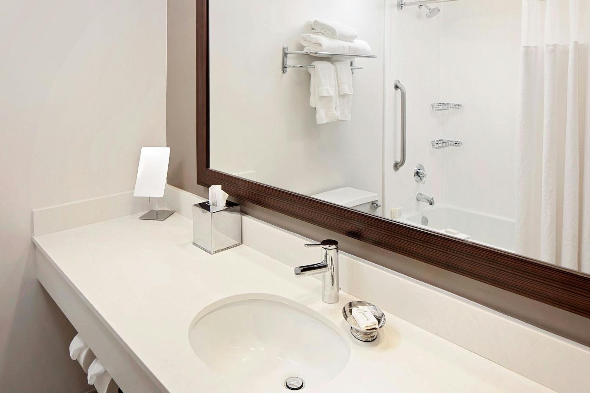 Courtyard By Marriott Fort Lauderdale North/Cypress Creek Eksteriør billede