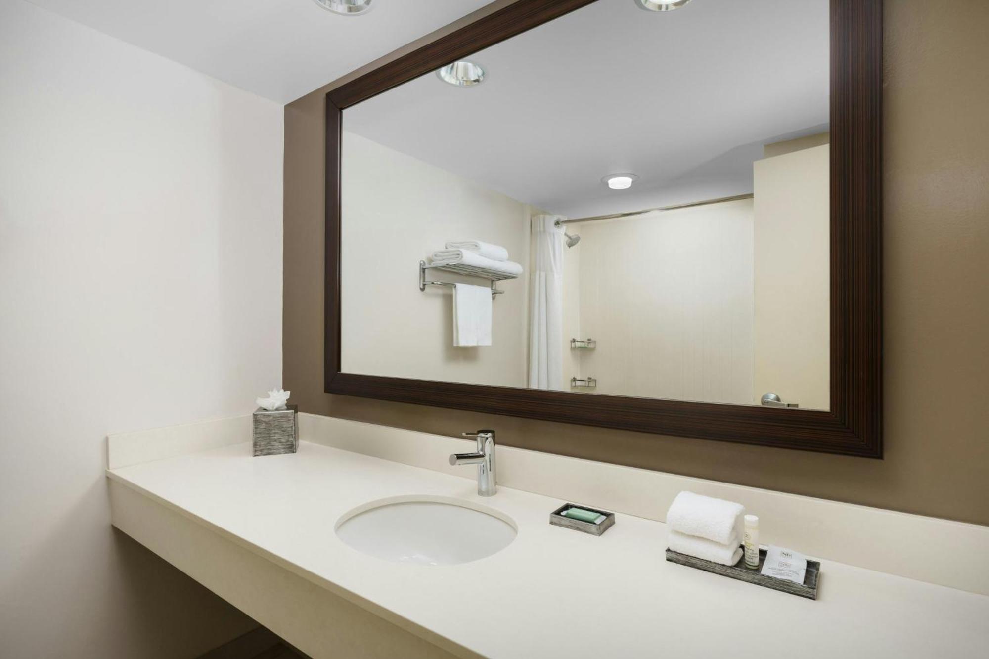 Courtyard By Marriott Fort Lauderdale North/Cypress Creek Eksteriør billede