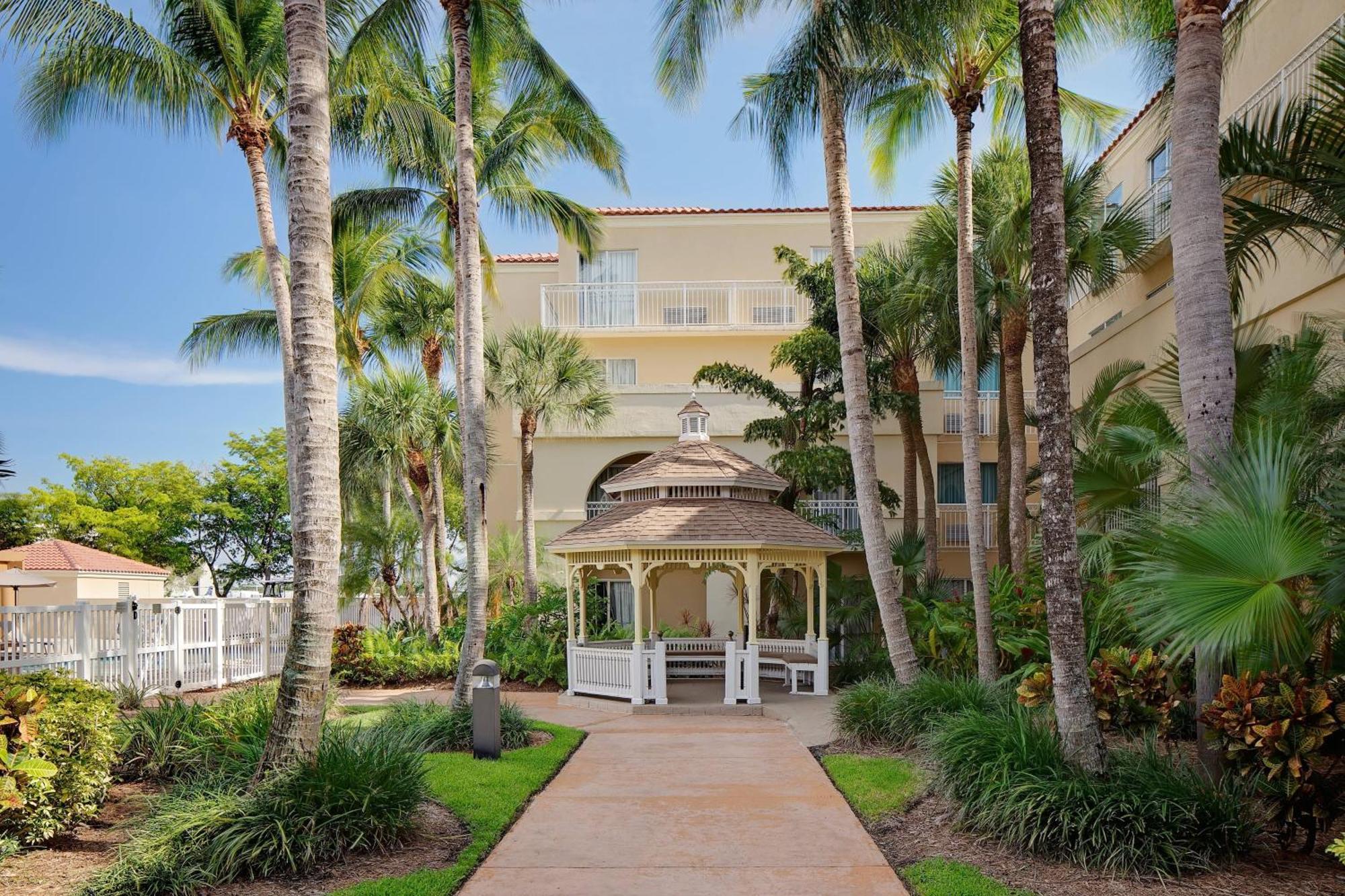Courtyard By Marriott Fort Lauderdale North/Cypress Creek Eksteriør billede