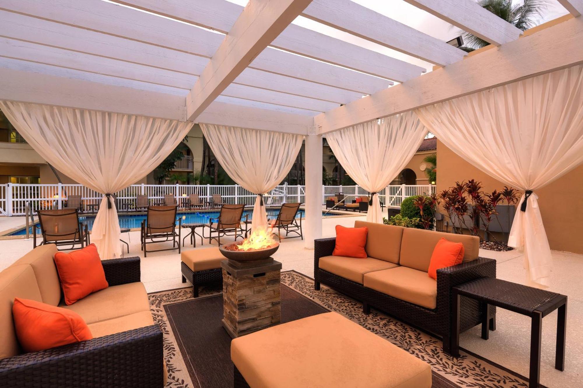 Courtyard By Marriott Fort Lauderdale North/Cypress Creek Eksteriør billede