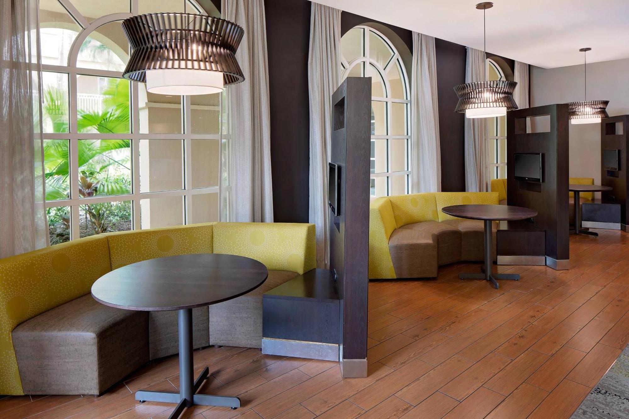 Courtyard By Marriott Fort Lauderdale North/Cypress Creek Eksteriør billede