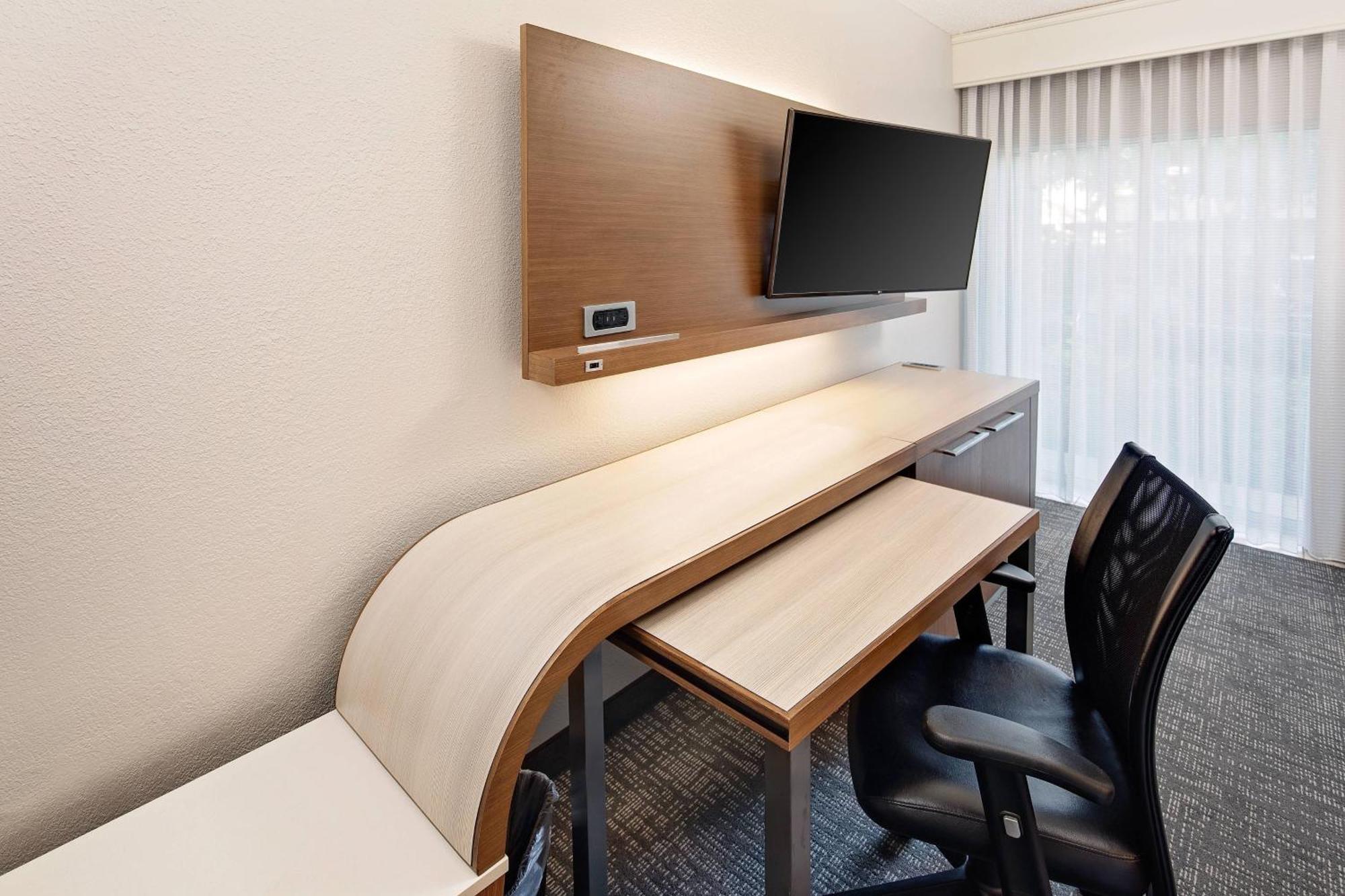 Courtyard By Marriott Fort Lauderdale North/Cypress Creek Eksteriør billede