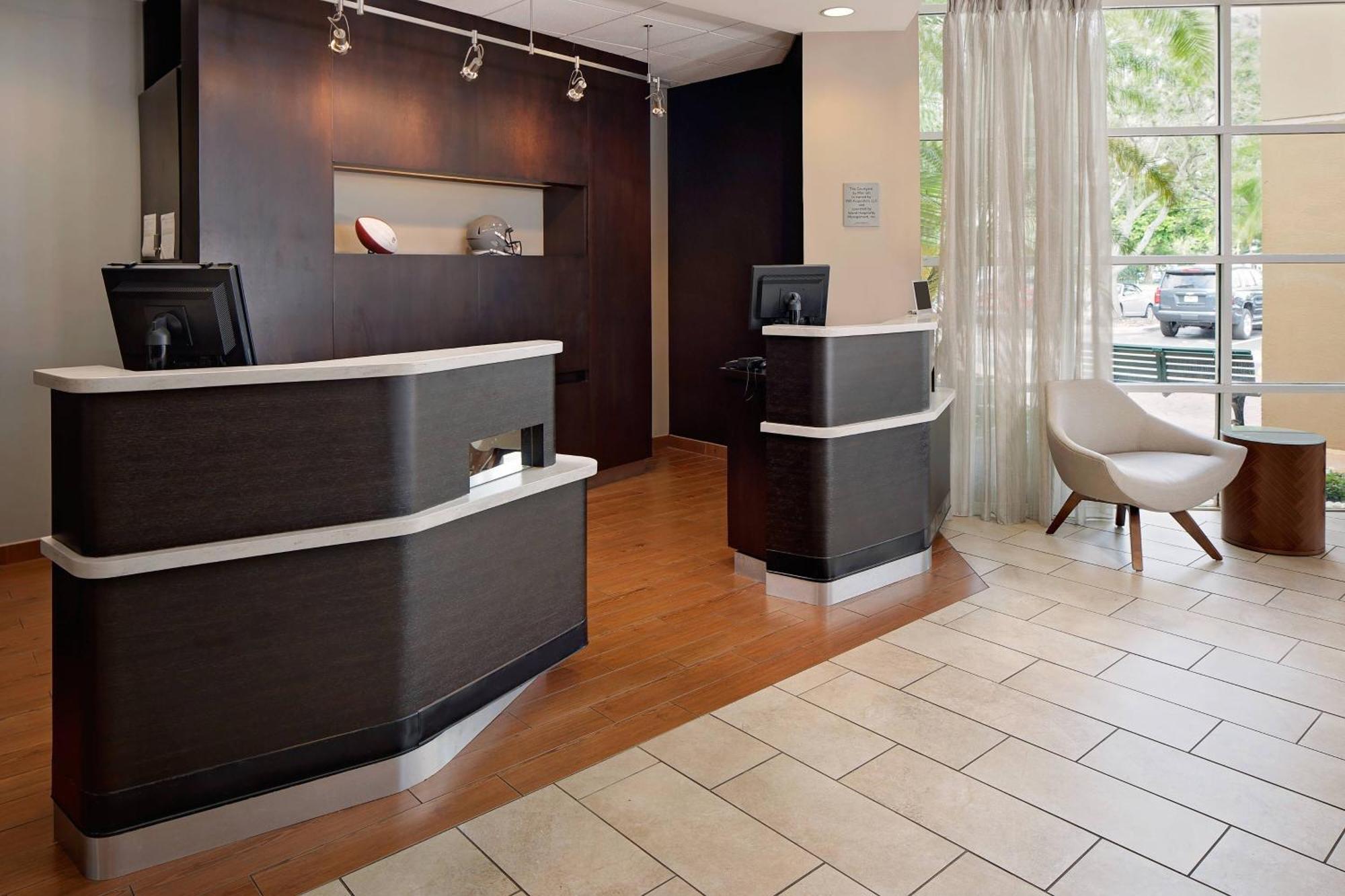 Courtyard By Marriott Fort Lauderdale North/Cypress Creek Eksteriør billede