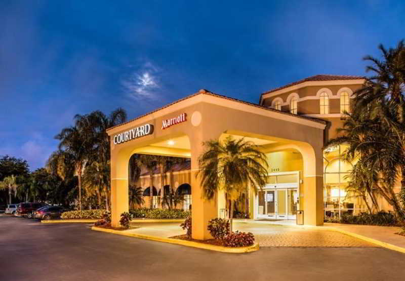 Courtyard By Marriott Fort Lauderdale North/Cypress Creek Hotel Eksteriør billede