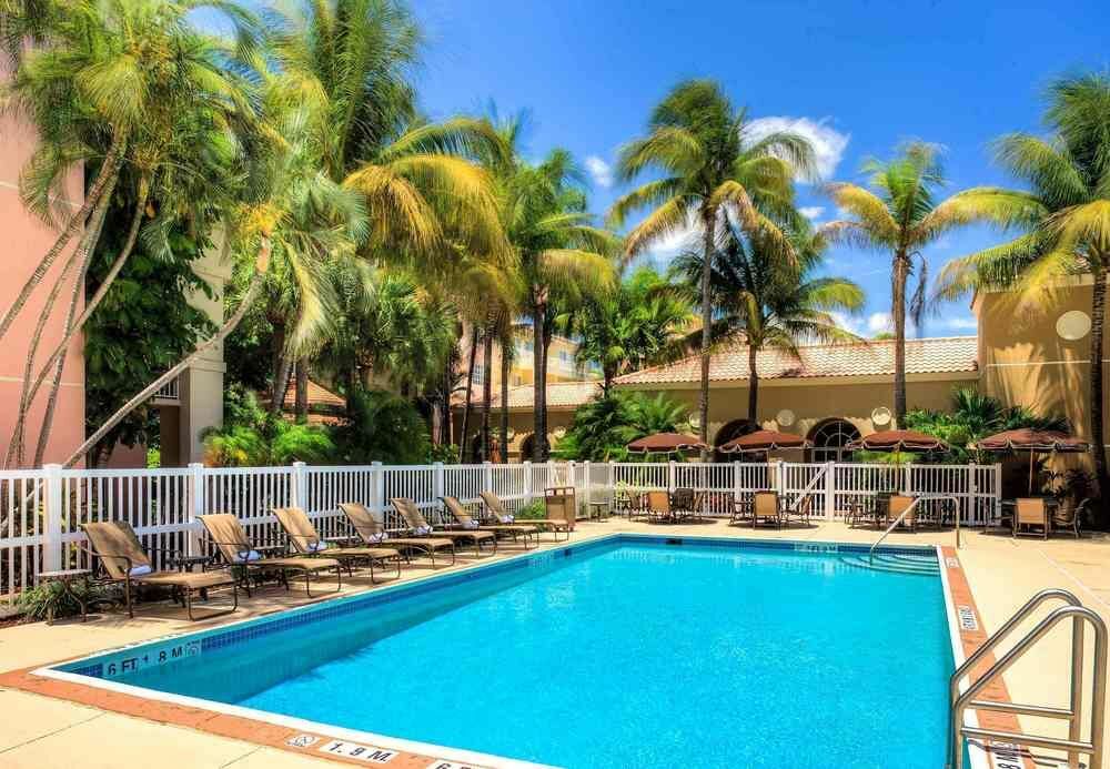 Courtyard By Marriott Fort Lauderdale North/Cypress Creek Hotel Eksteriør billede